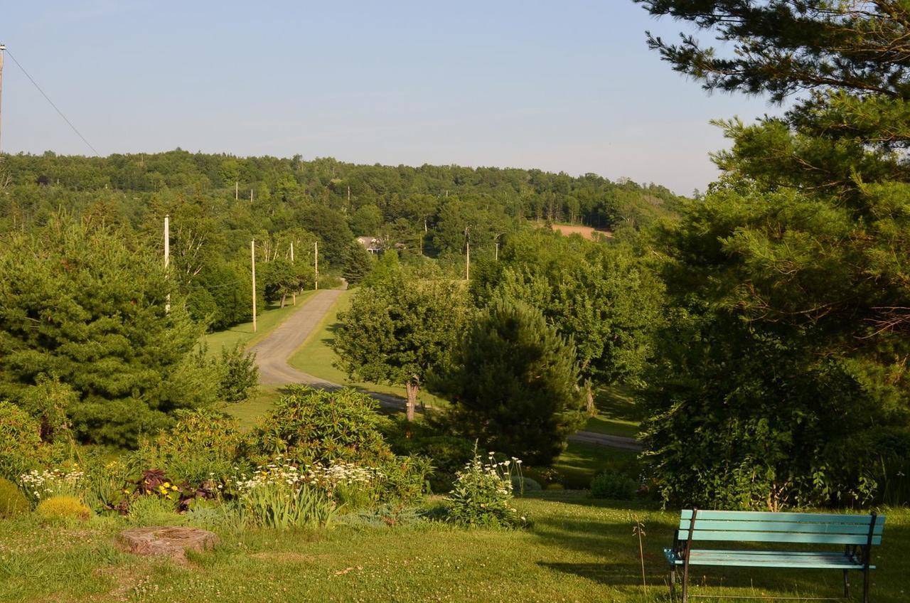 Still Point Lodge Deep Brook Exterior foto